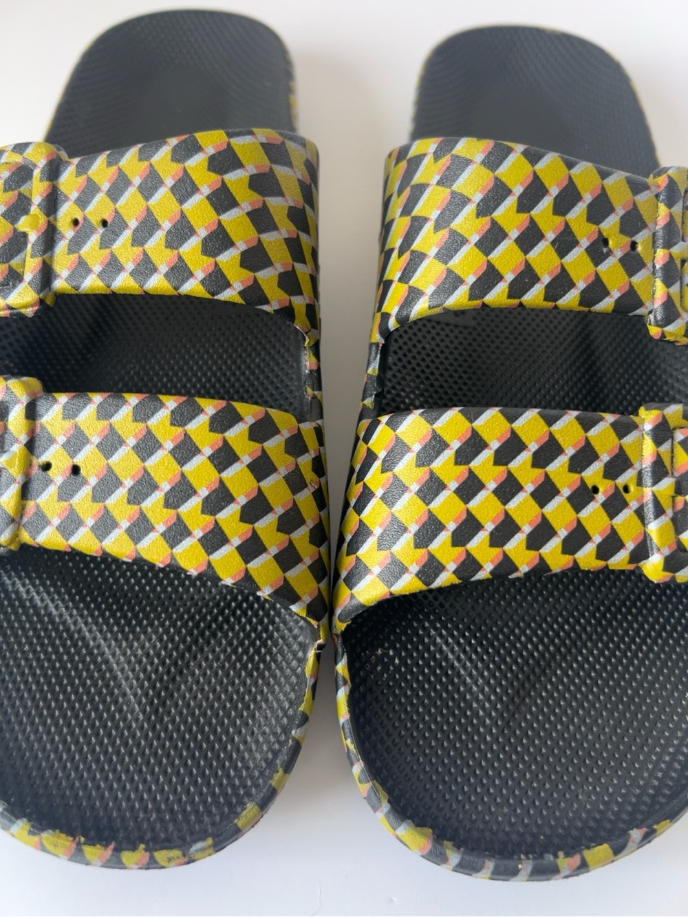 Freedom Moses Printed Double Buckle Slide Sandals EU 38/39 Geometric Yellow Blac